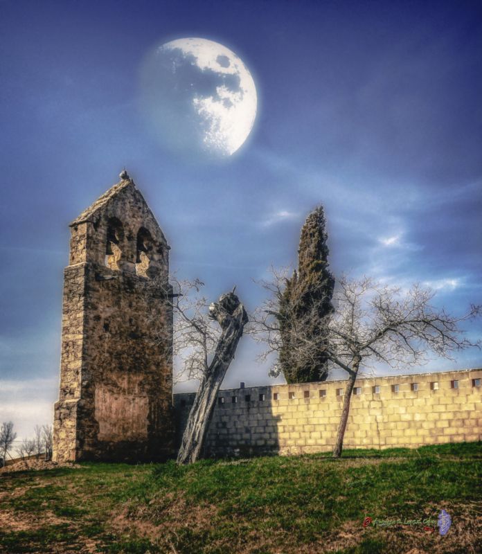 Restos de la Iglesia de Golpejar de la Sobarriba. Leon  Reducc.jpg